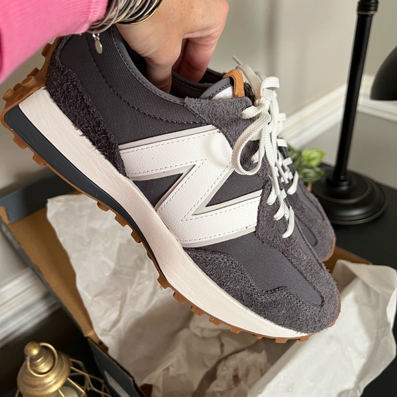 🚫SOLD🚫 sz 10 New Balance 327 NIB - Picture 4 of 10